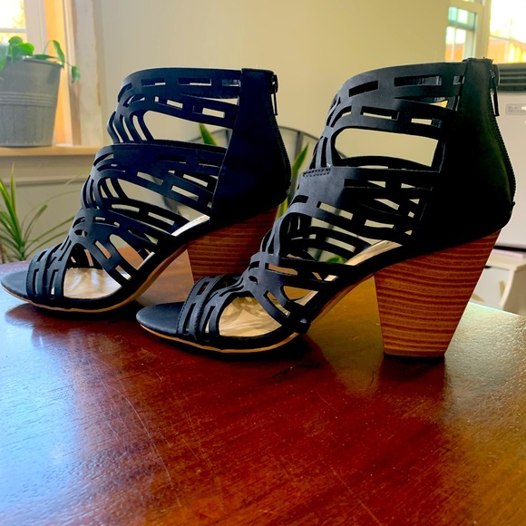 Women’s size 8.5 pumps - Picture 1 of 6